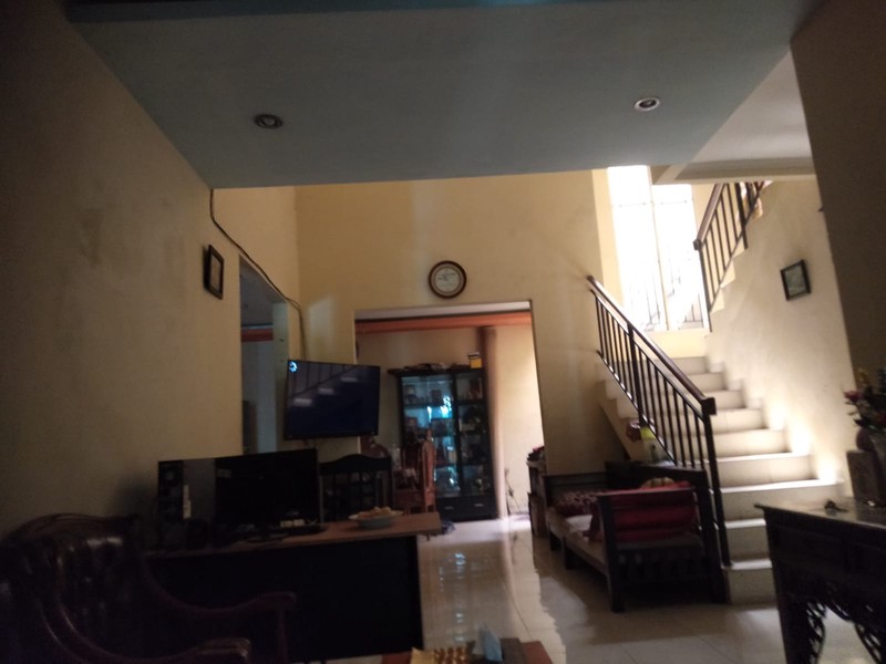 Rumah di Graha Raya KM 5 KT 4 dengan Luas 135 m2 dan Bangunan 200 m2 Surat SHM