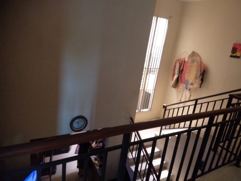 Rumah di Graha Raya KM 5 KT 4 dengan Luas 135 m2 dan Bangunan 200 m2 Surat SHM