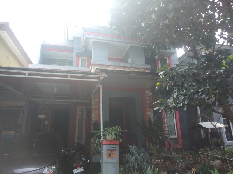 Rumah di Graha Raya KM 5 KT 4 dengan Luas 135 m2 dan Bangunan 200 m2 Surat SHM