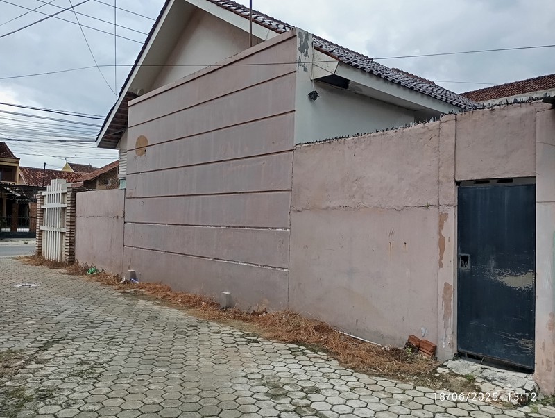 Rumah 185 m2 pinggir jalan p buton way halim bandar lampung