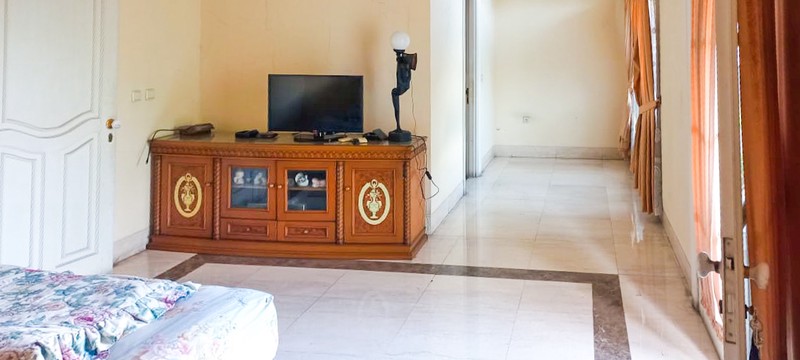 Rumah Mewah di Legenda Wisata Cibubur Akses Mudah ke Sentul City 