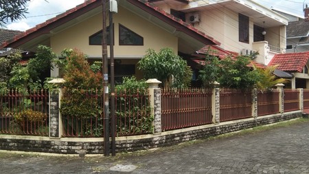 Rumah Dalam Perum Griya Intan Permai Karangwaru Tegalrejo Yogyakarta