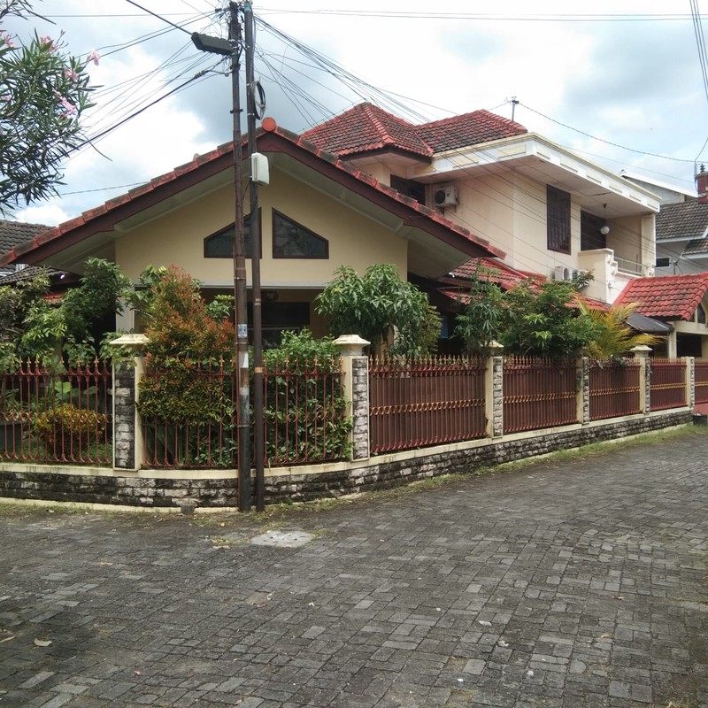 Rumah Dalam Perum Griya Intan Permai Karangwaru Tegalrejo Yogyakarta