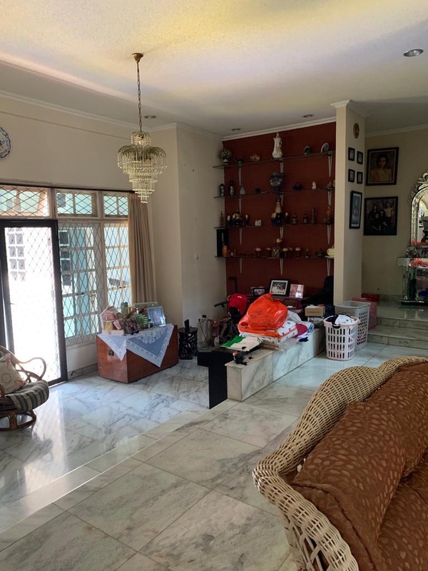 DIJUAL RUMAH MEWAH DAN NYAMAN DI LOKASI YANG AMAN DI JAGAKARSA