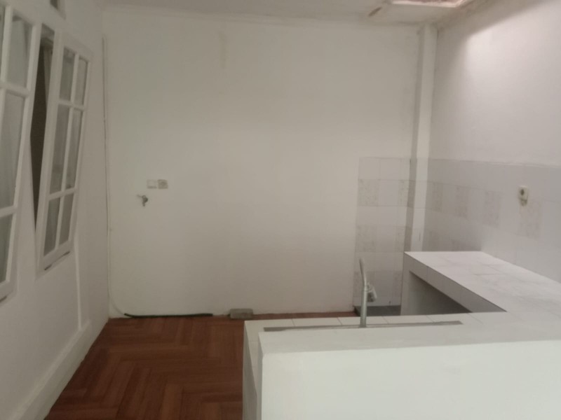 Rumah Siap Huni ada Living Room dan Dining Room dengan Hunian Nyaman dan Asri di Bintaro