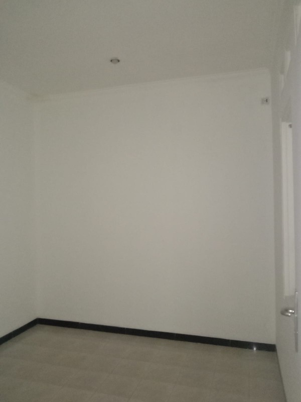 Rumah Siap Huni ada Living Room dan Dining Room dengan Hunian Nyaman dan Asri di Bintaro