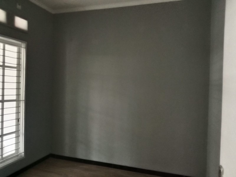 Rumah Siap Huni ada Living Room dan Dining Room dengan Hunian Nyaman dan Asri di Bintaro