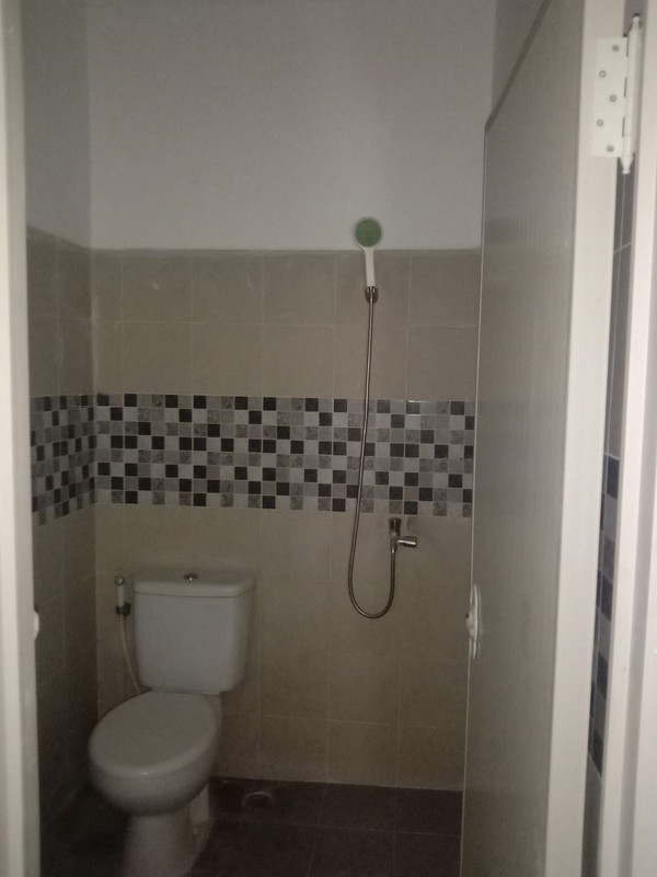 Rumah Siap Huni ada Living Room dan Dining Room dengan Hunian Nyaman dan Asri di Bintaro