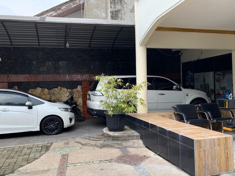 Hot Deal! Rumah Strategis Jemur Andayani - Akses Mudah ke SMA Petra 5