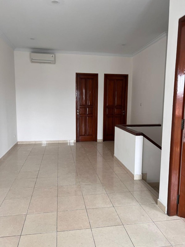 Rumah KT 3+1 KM 6 Surat SHM, Pulo Gadung Jakarta Timur
