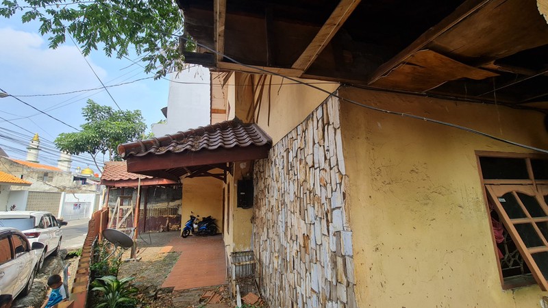 TURUN HARGA: Rumah Di Sebrang Kota Kasablanka di Palbatu Tebet, Hanya Harga Tanah