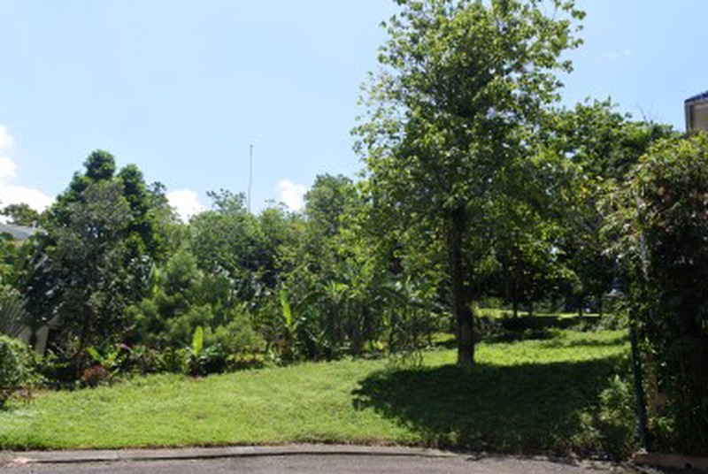 Kavling Bukit Golf Hijau Sentul City, 1300m2, dekat taman budaya, view lapangan golf, tenang dan udara sejuk cocok untuk Villa