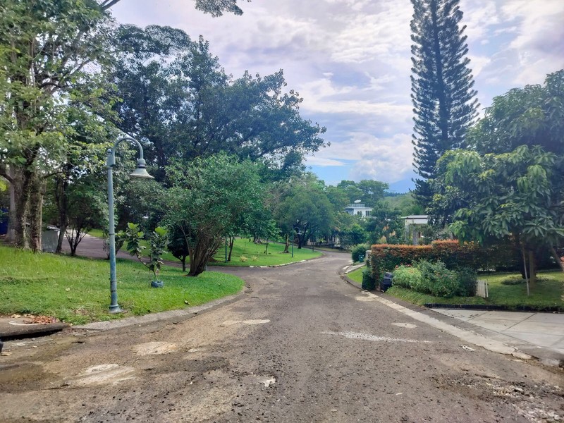 Kavling Bukit Golf Hijau Sentul City, 1300m2, dekat taman budaya, view lapangan golf, tenang dan udara sejuk cocok untuk Villa