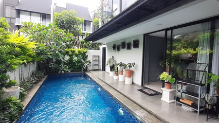 Rumah Modern Dengan Private Pool Di Serenia Hills, Lebak Bulus