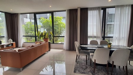 Rumah Modern Dengan Private Pool Di Serenia Hills, Lebak Bulus