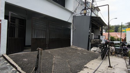 Rukan Lokasi Strategis Cocok untuk Kantor, Ruang Usaha & Tempat Tinggal