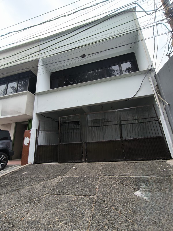Rukan Lokasi Strategis Cocok untuk Kantor, Ruang Usaha & Tempat Tinggal