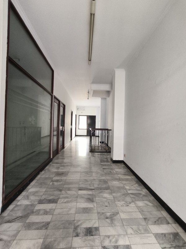 Rukan Lokasi Strategis Cocok untuk Kantor, Ruang Usaha & Tempat Tinggal