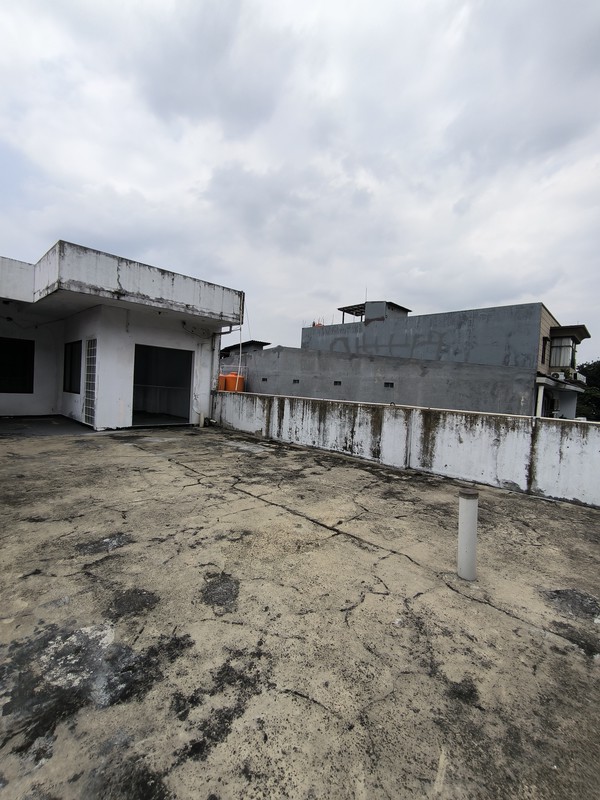 Rukan Lokasi Strategis Cocok untuk Kantor, Ruang Usaha & Tempat Tinggal