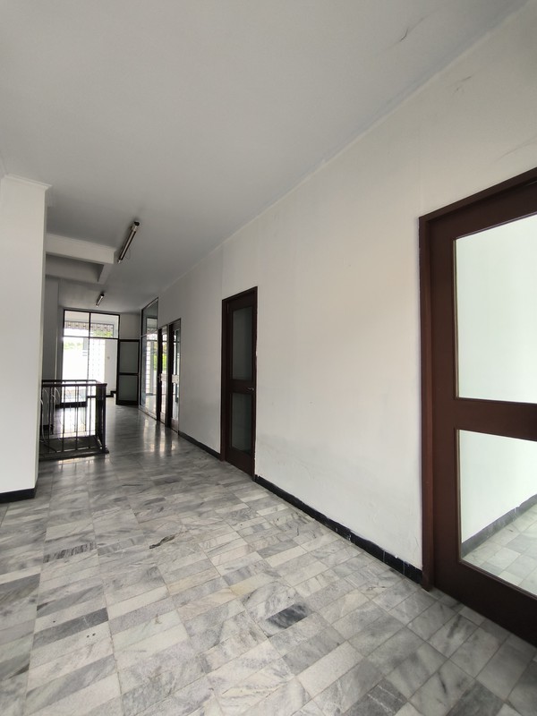 Rukan Lokasi Strategis Cocok untuk Kantor, Ruang Usaha & Tempat Tinggal