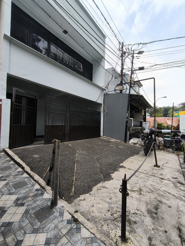Rukan Lokasi Strategis Cocok untuk Kantor, Ruang Usaha & Tempat Tinggal