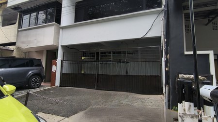 Rukan Lokasi Strategis Cocok untuk Kantor, Ruang Usaha & Tempat Tinggal