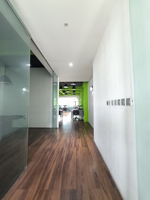 Rukan Lokasi Strategis Cocok untuk Kantor, Ruang Usaha & Tempat Tinggal
