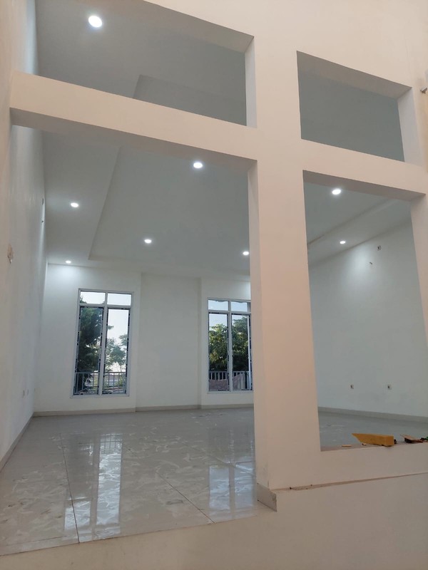 RUKO DI DEPAN JALAN RAYA CENTEX COCOK UNTUK USAHA ATAU KANTOR