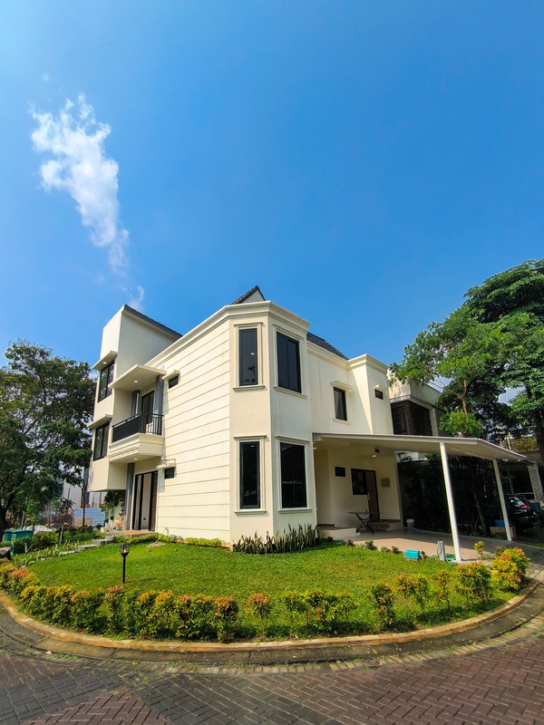 Rumah Posisi Hook siap huni di The Eminent BSD City