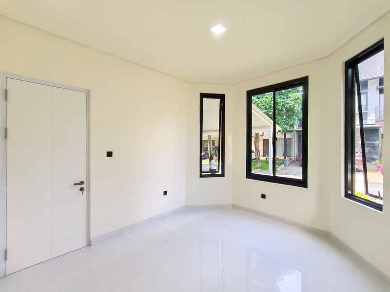 Rumah Posisi Hook siap huni di The Eminent BSD City