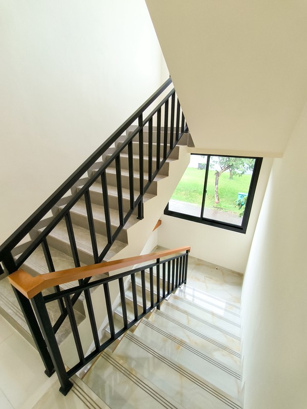 Rumah Posisi Hook siap huni di The Eminent BSD City