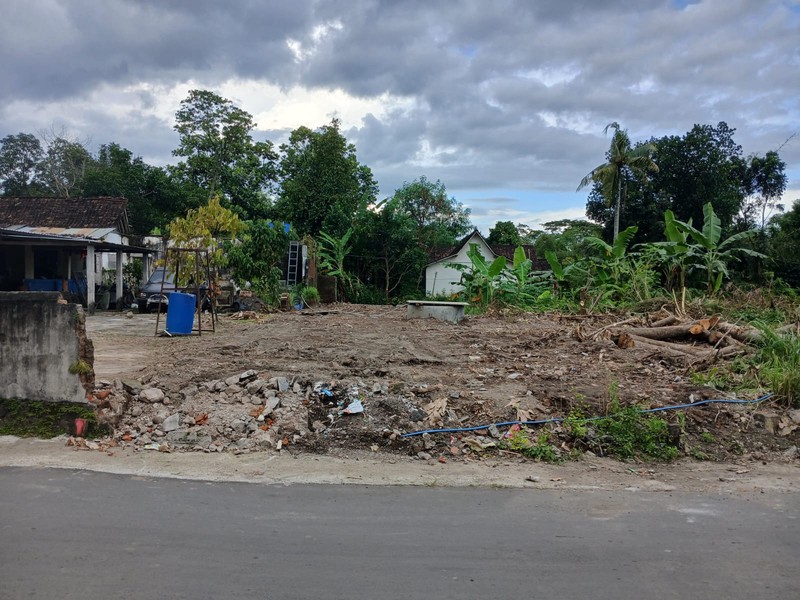 Tanah Pekarangan 195 Meter Persegi Lokasi Dekat SMAN 1 Prambanan, Randusari Prambanan, Klaten. 