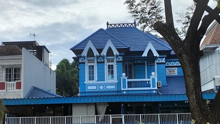 Rumah Besar di Boulevard Kota Wisata Siap Untuk Usaha