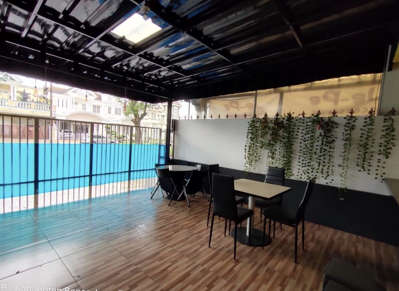 Rumah Besar di Boulevard Kota Wisata Siap Untuk Usaha