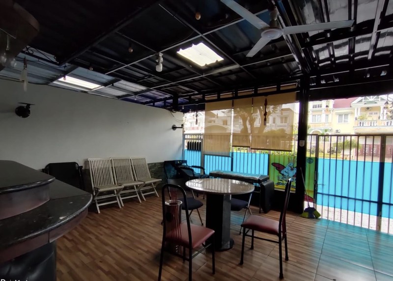 Rumah Besar di Boulevard Kota Wisata Siap Untuk Usaha