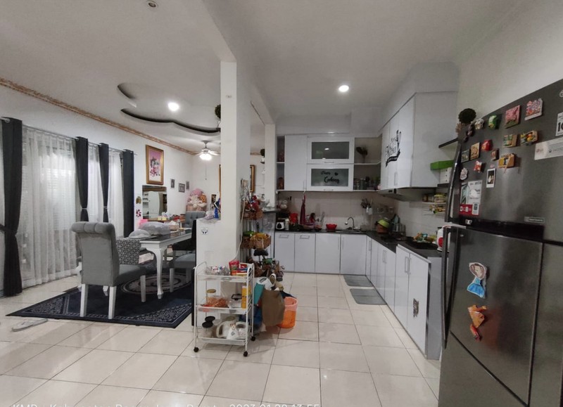 Rumah Besar di Boulevard Kota Wisata Siap Untuk Usaha