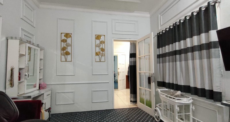 Rumah Besar di Boulevard Kota Wisata Siap Untuk Usaha