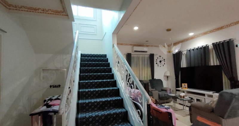 Rumah Besar di Boulevard Kota Wisata Siap Untuk Usaha