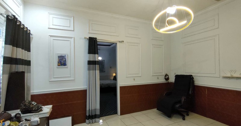 Rumah Besar di Boulevard Kota Wisata Siap Untuk Usaha