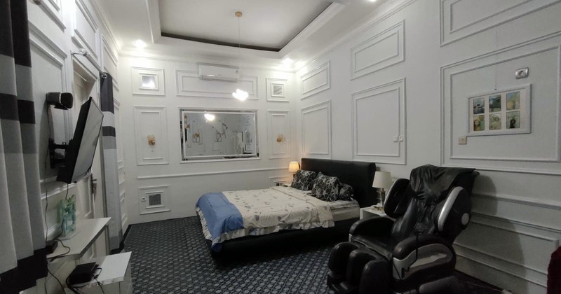 Rumah Besar di Boulevard Kota Wisata Siap Untuk Usaha