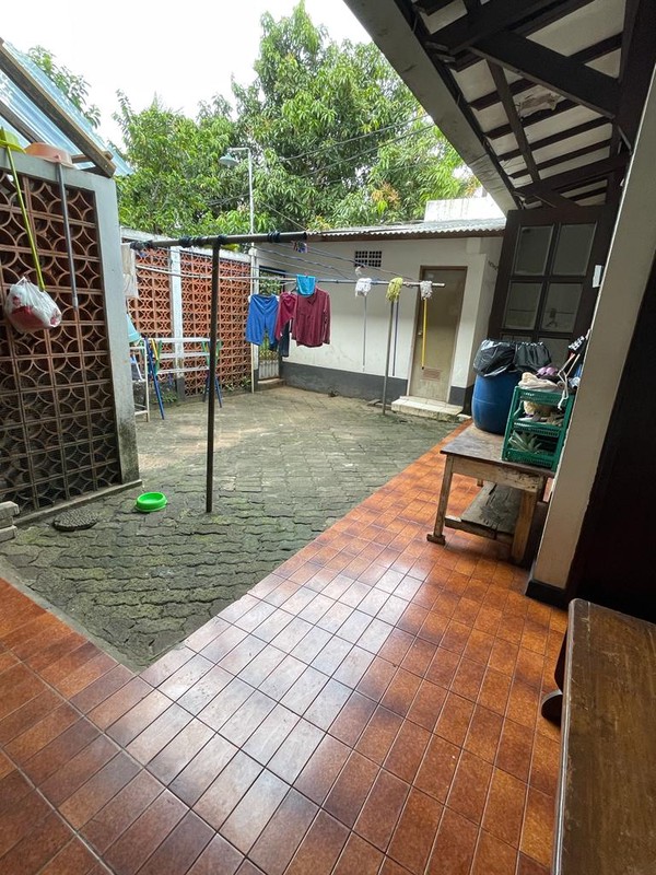 Rumah Mewah 2 Lantai Halaman Depan Belakang Luas Dekat MRT