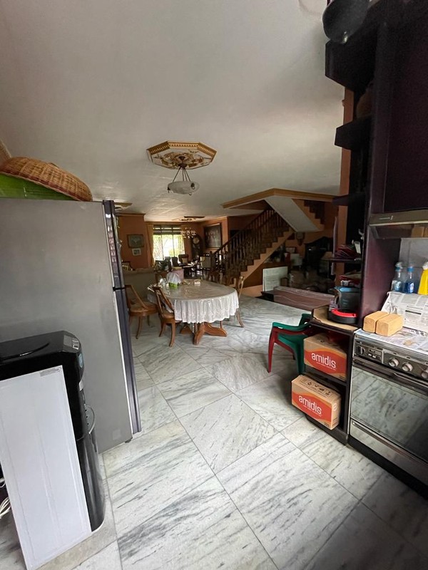 Rumah Mewah 2 Lantai Halaman Depan Belakang Luas Dekat MRT