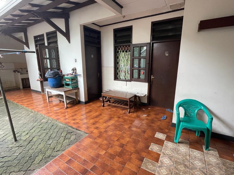 Rumah Mewah 2 Lantai Halaman Depan Belakang Luas Dekat MRT