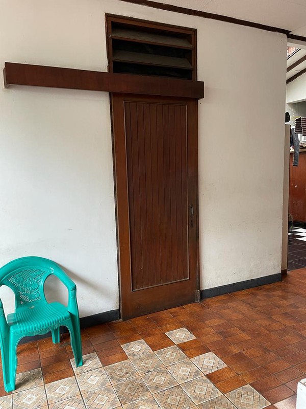 Rumah Mewah 2 Lantai Halaman Depan Belakang Luas Dekat MRT