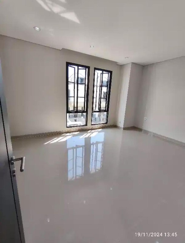 Jual New Murah White House Dian Istana Dekat Graha