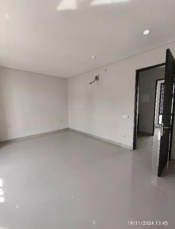 Jual New Murah White House Dian Istana Dekat Graha
