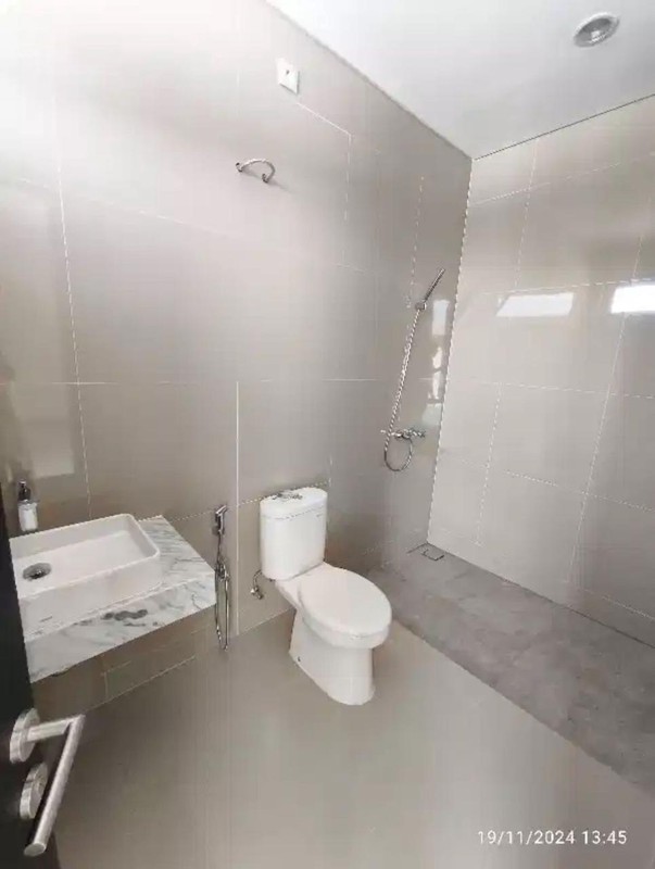 Jual New Murah White House Dian Istana Dekat Graha
