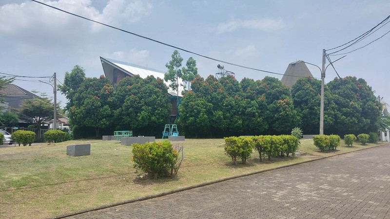 Kavling  dijalan utama cluster Villa Gunung Lestari, dekat dg st KA Sudimara Bintaro...