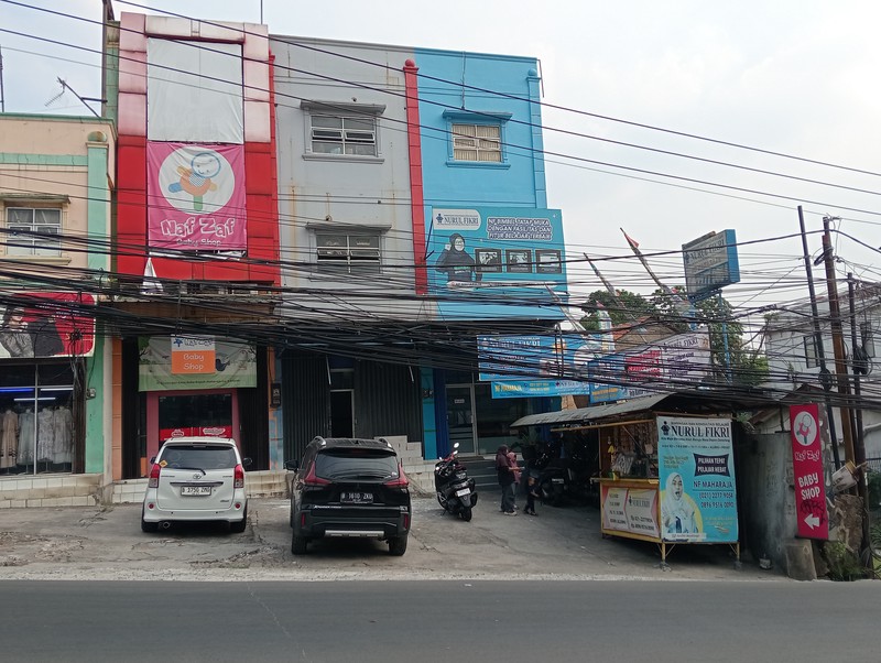 TURUN HARGA Pinggir Jalan Maharaja, Sawangan, 3 Lantai, Lokasi Ramai, Nego