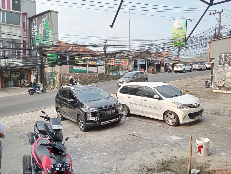 TURUN HARGA Pinggir Jalan Maharaja, Sawangan, 3 Lantai, Lokasi Ramai, Nego